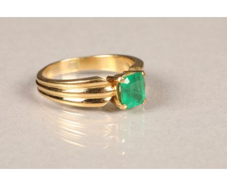 18 carat gold ring set with a single emerald, total weight 6.1g. Ring size N. CONDITION REPORT: There is a line inclusion run