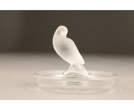 20th century Lalique glass trinket dish, with a central frosted glass dove, signed Lalique France, 9.5cm diameter.CONDITION R