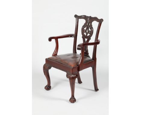 Set of six mahogany chippendale style dining chairs, with drop in seats, two carvers and four chairs.