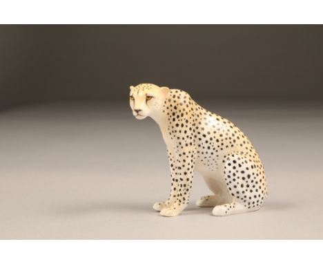 Royal Worcester porcelain cheetah figure ornament, 9.5cm high.CONDITION REPORT:Cheetah is in excellent condition with no chip