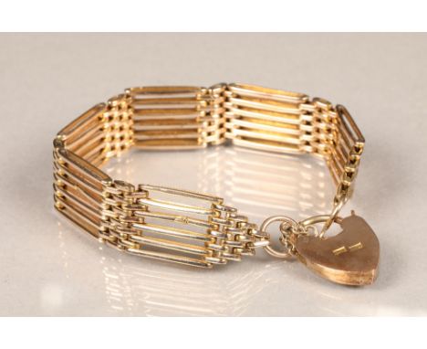 9 carat gold gate bracelet with heart shaped clasp, total weight 24.8g. 1.8cm wide, 16cm long. CONDITION REPORT: No sign of m