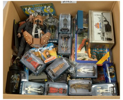 Large quantity of Doctor Who related collectables including Eaglemoss figurines, mini figures, large scale figure, drinks bot