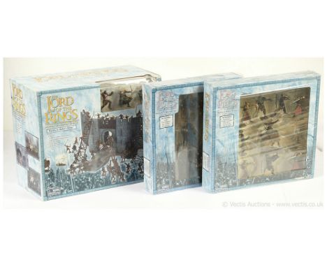 Play Along The Lord of the Rings Armies of Middle-Earth Battle at Helm's Deep, Excellent to Near Mint, Unused, within Fair Pl