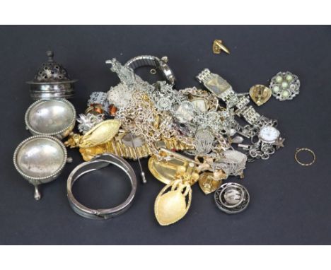 Small quantity of assorted vintage costume jewellery to include necklaces, bracelets, rings, earrings, wristwatches, brooches