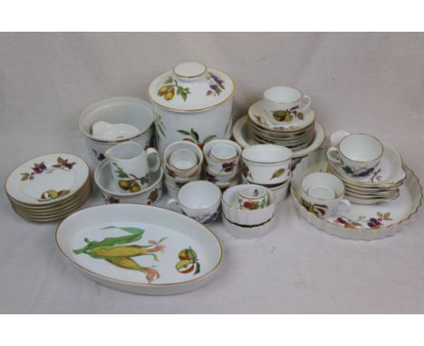 Large Collection of Royal Worcester ' Evesham ' Dinner and Tea Ware