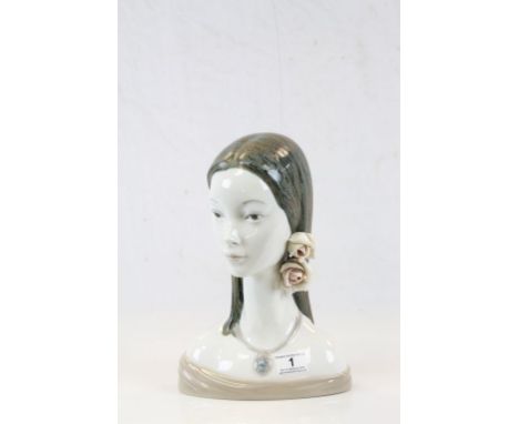 Lladro ceramic bust of "Maja" with Roses and Pendant