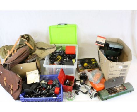Large collection of vintage Shooting & Fishing items etc to include numerous Fishing Reels, Leather Gaiters, Canvas bags