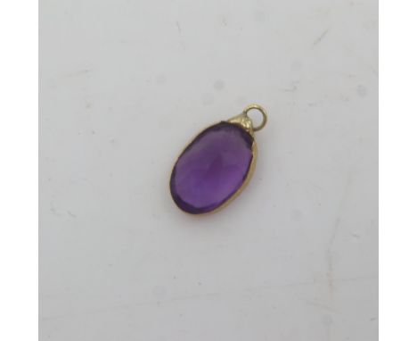 9ct gold bezel-set oval cut amethyst charm/pendant, 0.1g. UK P&amp;P Group 0 (£6+VAT for the first lot and £1+VAT for subsequ