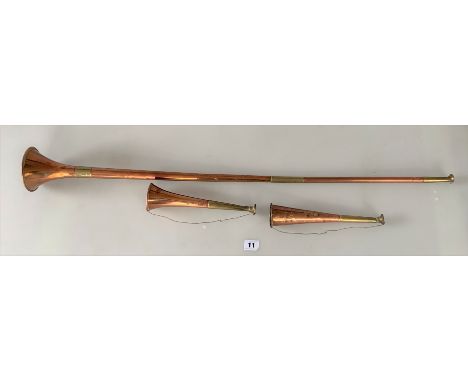 Set of 3 graduating copper and brass hunting horns, largest 36" long