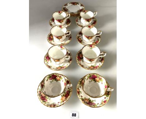 22 piece Royal Albert 'Old Country Roses' tea set comprising 6 cups, 6 saucers, 2 larger cups, 2 saucers, 6 side plates