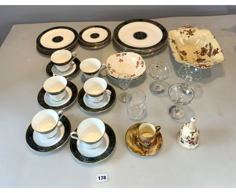 Royal Doulton 'Carlyle' 29 piece tea/dinner set comprising 6 cups, 5 saucers, 6 side plates, 6 medium plates &amp; 6 dinner p