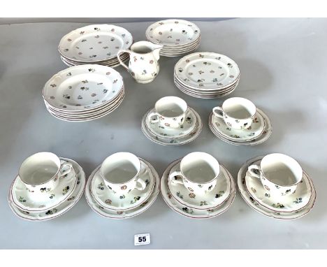 43 piece Villeroy &amp; Boch tea and dinner set comprising 6 cups, 6 saucers, 6 side plates, 6 dinner plates, 6 medium plates