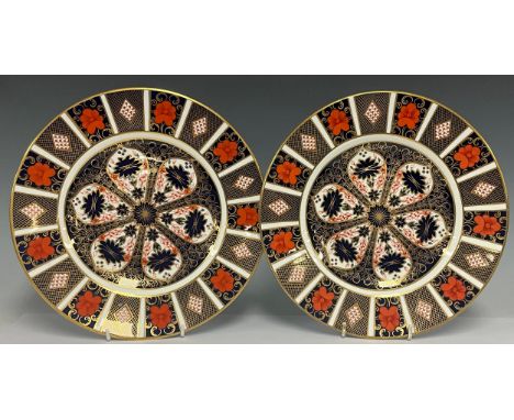 A pair of Royal Crown Derby 1128 Imari pattern dinner plates, 27cm diameter, first quality