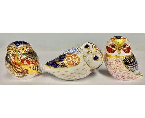 A Royal Crown Derby paperweight, Little Owl, Sinclairs signature limited edition of 1,000, facsimile signed by John Ablitt, g