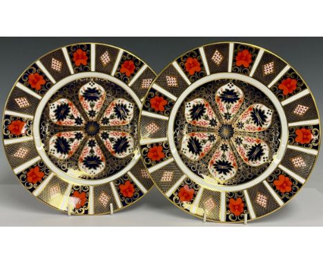 A pair of Royal Crown Derby 1128 circular plates, first quality (2)