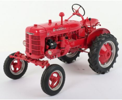Unboxed Franklin Mint Diecast 1946 Farmall tractor, model is in excellent unboxed condition appears to have been on display (