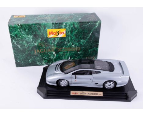 Maisto large scale Model 1-12, Jaguar XJ220 1992, boxed.