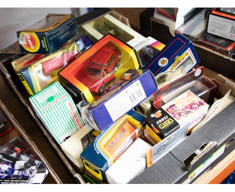 A collection of various models, including Corgi Scannetron, Model Road Replicas, promo models etc. boxed (21).