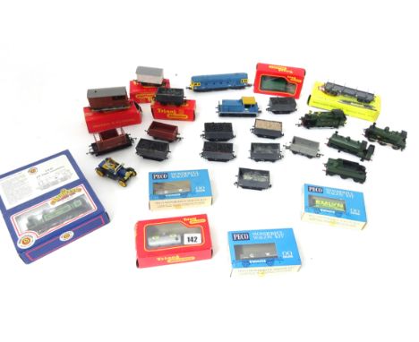 Triang GWR Tank Engine, other OO gauge model railway including Bachman Class Loco, wagons, Peco wagon kits etc, also two Rati