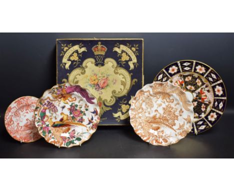 Royal Crown Derby - a 2451 Imari pattern circular plate, 27cm diameter, boxed; others, Olde Avesbury pattern wavy edge plates