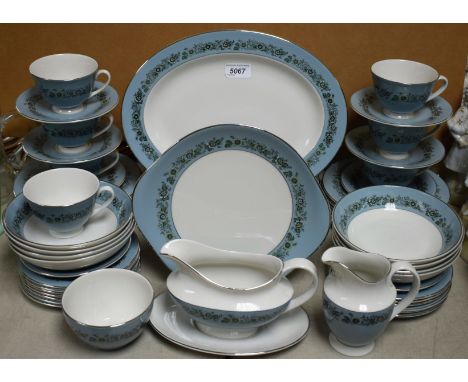 A Royal Doulton Harmony pattern dinner and tea service, comprising dinner plates, tea plates, side plates, bowls, oval servin