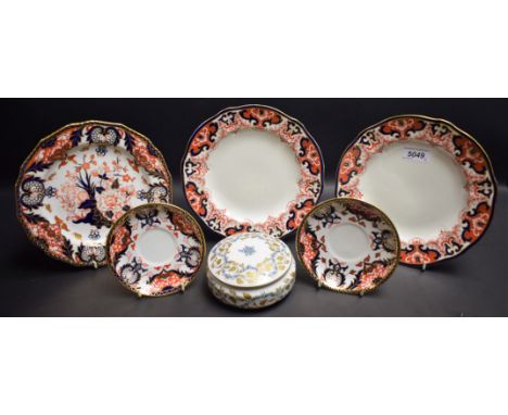 Ceramics - a Royal Crown Derby Imari 383 pattern shaped circular plate; a pair of 1270 pattern saucers; a pair of 3973 patter