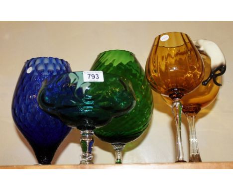 Five pieces of retro coloured glass and unmarked ceramic cats 