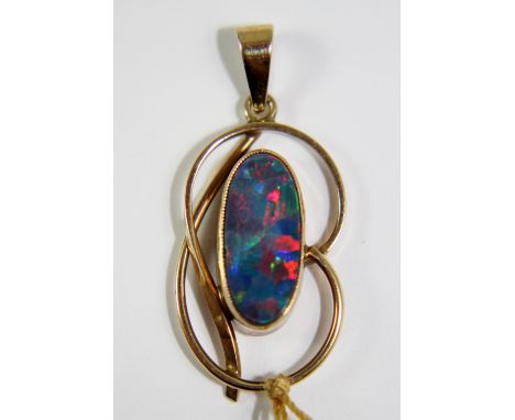 9ct gold opal pendant