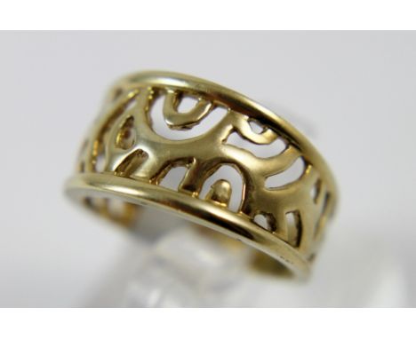 9ct gold wide filigree band, size K