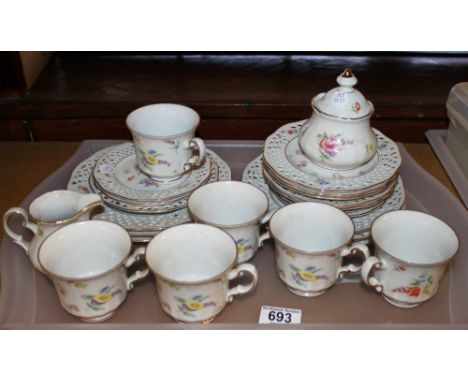 Bury Lindan ceramic teaset in floral design