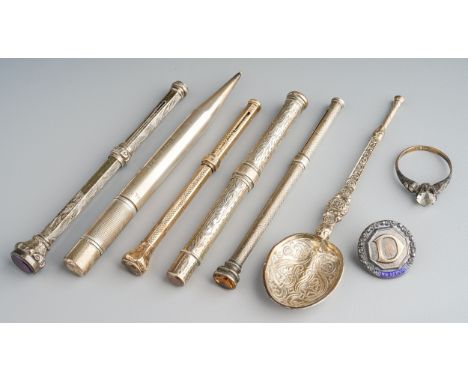 An early 20th Century engine turned yellow metal propelling pencil with citrine colour stone terminal inset, apparently unmar