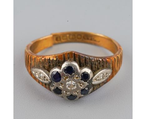 18ct gold ring set with diamond and sapphire chips, gross weight 4.1g, UK size K