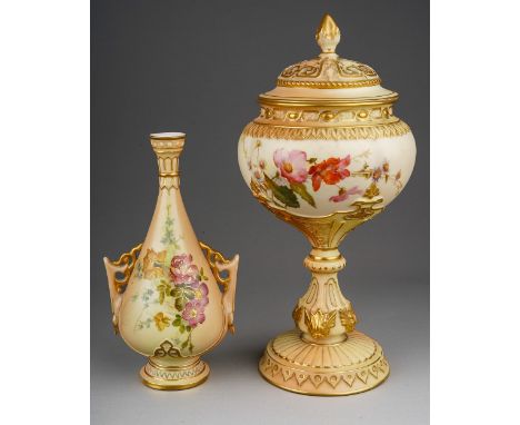An early 20th Century Royal Worcester blush pot pourri shape no 1813 and cover (finial repaired), Reg No 256437 and a Royal W