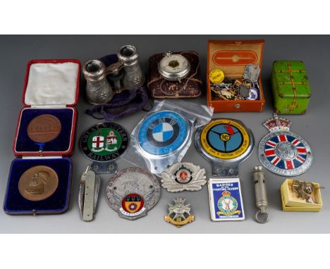 A group of vintage collectables including badges, chrome and enamel car badges, medallions in fitted cases, (1 bag)