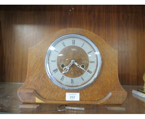 A VINTAGE SMITHS MANTLE CLOCK WITH KEY A/F 