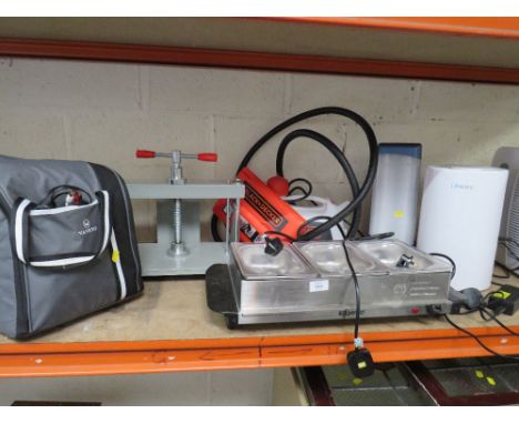 A SELECTION OF ELECTRICAL ITEMS TO INCLUDE A VANKO PROJECTOR, DEHUMIDIFIER, STEAM PAPER STRIPPER ETC
