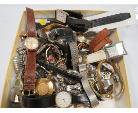 A TRAY OF ASSORTED WRIST WATCHES TO INCLUDE A VINTAGE INGERSOLL PILOTS STYLE WATCH