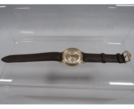 A VINTAGE BULOVA ACCUTRON GENTS WRISTWATCH WITH REAR WINDER