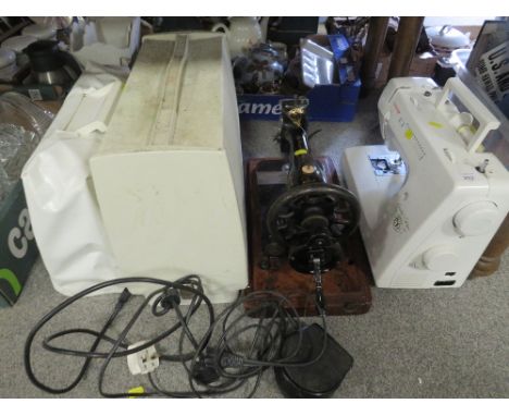 FOUR ASSORTED SEWING MACHINES TO INCLUDE A VINTAGE SINGER 150 ANNIVERSARY LIMITED EDITION EXAMPLE ETC 