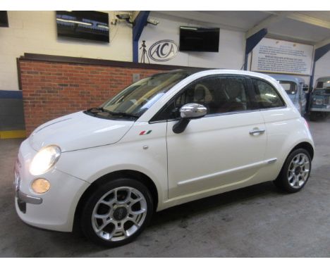 Make &amp; Model: Fiat 500 Lounge RHDDate of Reg: NT08 BUEColour: Whitecc: 1368MoT: 21-06-2021Fuel Type: PETROLMileage: Not d