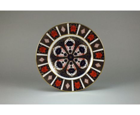 A Royal Crown Derby Imari cabinet plate pattern 1128, 27cm diameter