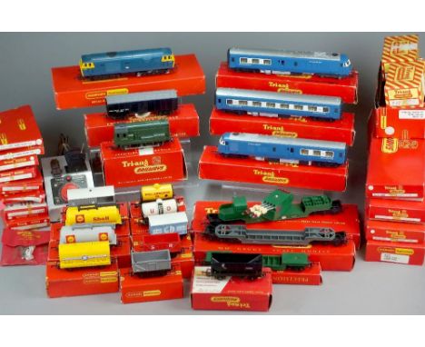Triang 00 boxed: R152 Class 08 green BR Diesel Shunter, R343 Rocket launcher Wagon with 4 Rockets Battle Space Series, R344 T
