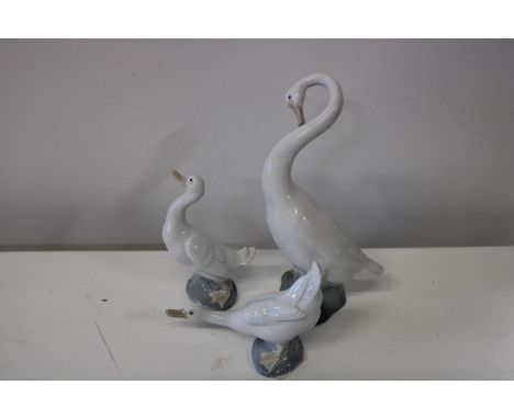 Three Nao geese figures 