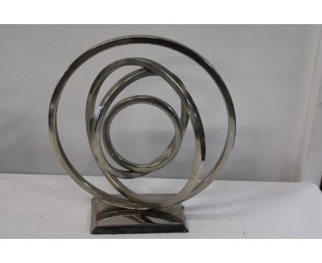 A vintage chrome plated table centre piece h34cm 