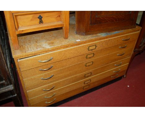 A mid-20th century light oak six drawer plan chest, comprised of two sections Condition Report / Extra Information Drawers me
