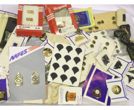 Large quantity of American division and rank patches and badges, some unissued. P&amp;P Group 2 (£18+VAT for the first lot an