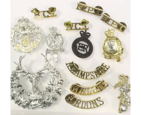 Mixed Staybright cap and shoulder badges. P&amp;P Group 1 (£14+VAT for the first lot and £1+VAT for subsequent lots) 