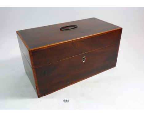A Georgian mahogany tea caddy with fitted interior, 30cm wide 
