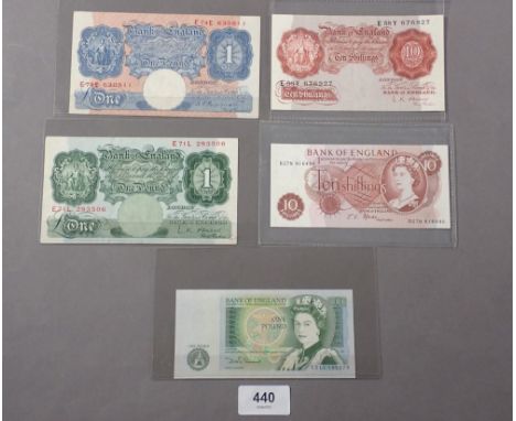A total of six Bank of England 10 shillings and £1 banknotes, cashiers as follows: K O Peppiatt 1934-49 blue £1 note prefix: 