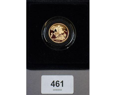 A gold sovereign 1979, London Mint, portrait by A Machin in Royal Mint presentation case - Condition: UNC 